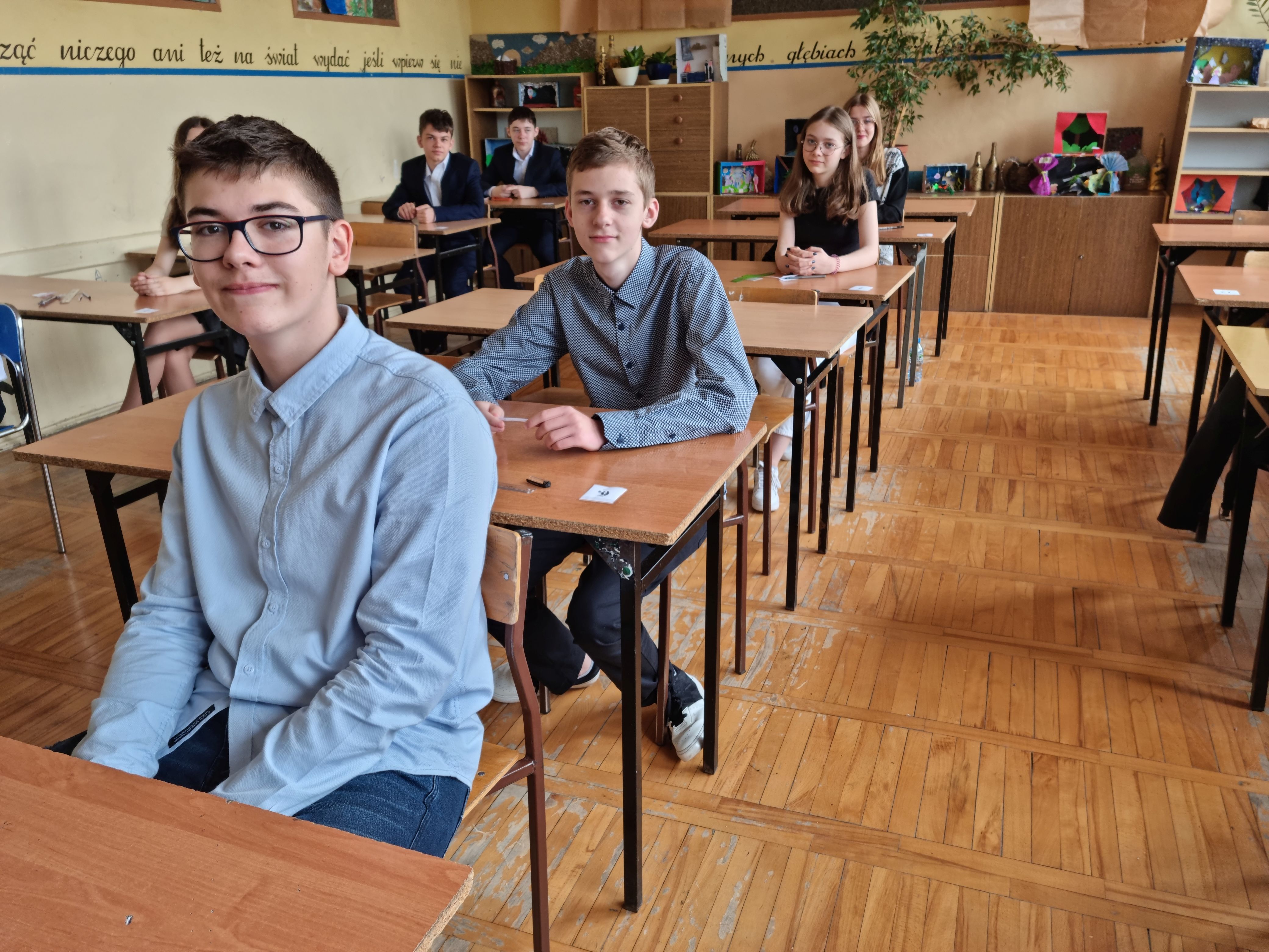 Uczniowie podczas egzaminu klas ósmych