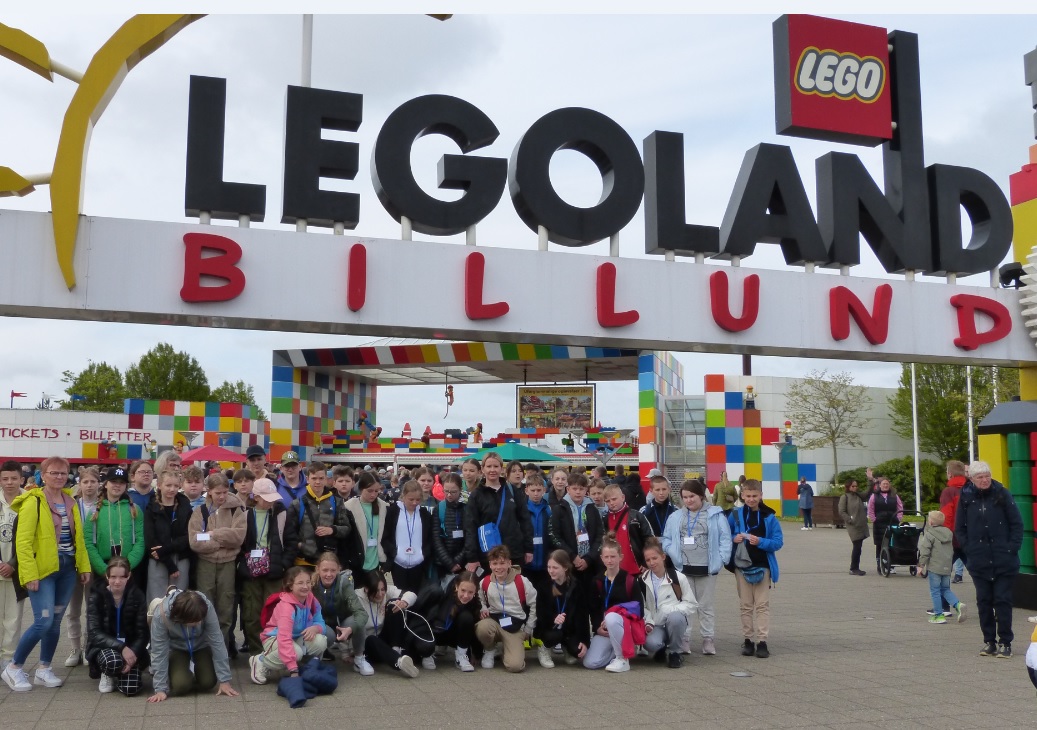 Grupa przed Legolandem